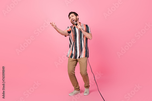 Tableau sur toile Full body size photo of professional singer brunet hair man loves music karaoke