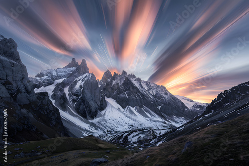Magisches Alpenglühen: Langzeitbelichtung eines Sonnenuntergangs bzw. Sonnenaufgangs in den Alpen / Bergen photo