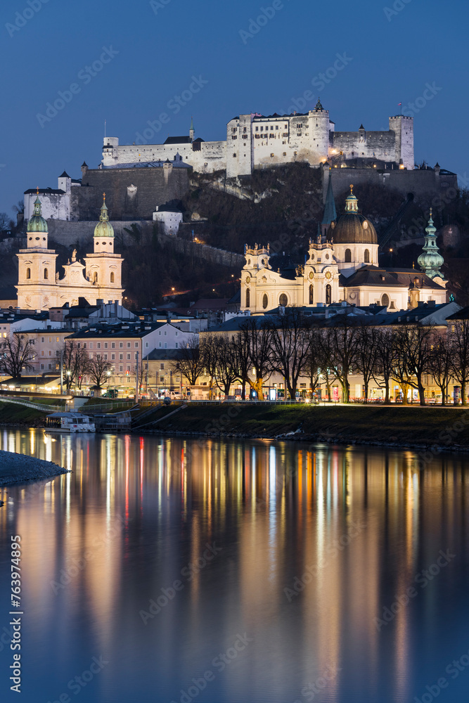 Stadtzentrum Salzburg und Salzach, Bundesland Salzburg, Österreich