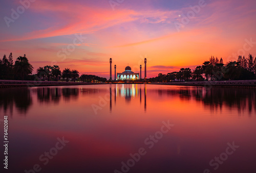 Fotografie Hat Yai central mosque(masjid) with a beautiful clouds and orange skies cloud, Songkhla, Thailand