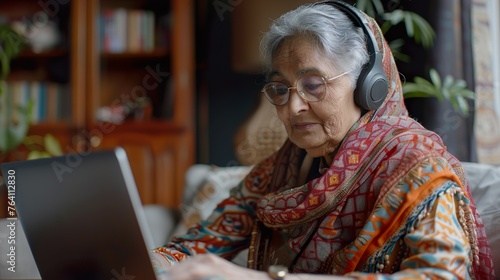 Mujer mayor india con videoconferencia con su ordenador en casa.  photo