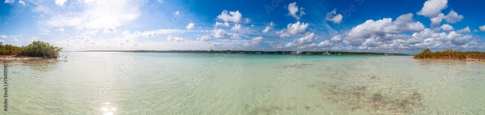 Obraz premium bacalar, quinta roo, mar, barca, acuático, oceáno, playa, cielo, balandra, isla, vela, barco de vela, bajel, viajando, verano, panoramico