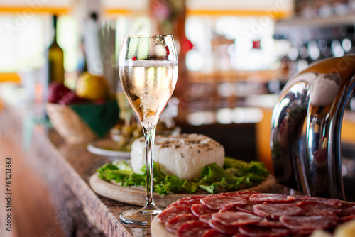 Canvas Print The rite of the aperitif in italy.