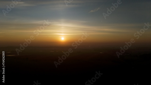 Kolorowy zachód słońca nad polami. © Stanisław Błachowicz