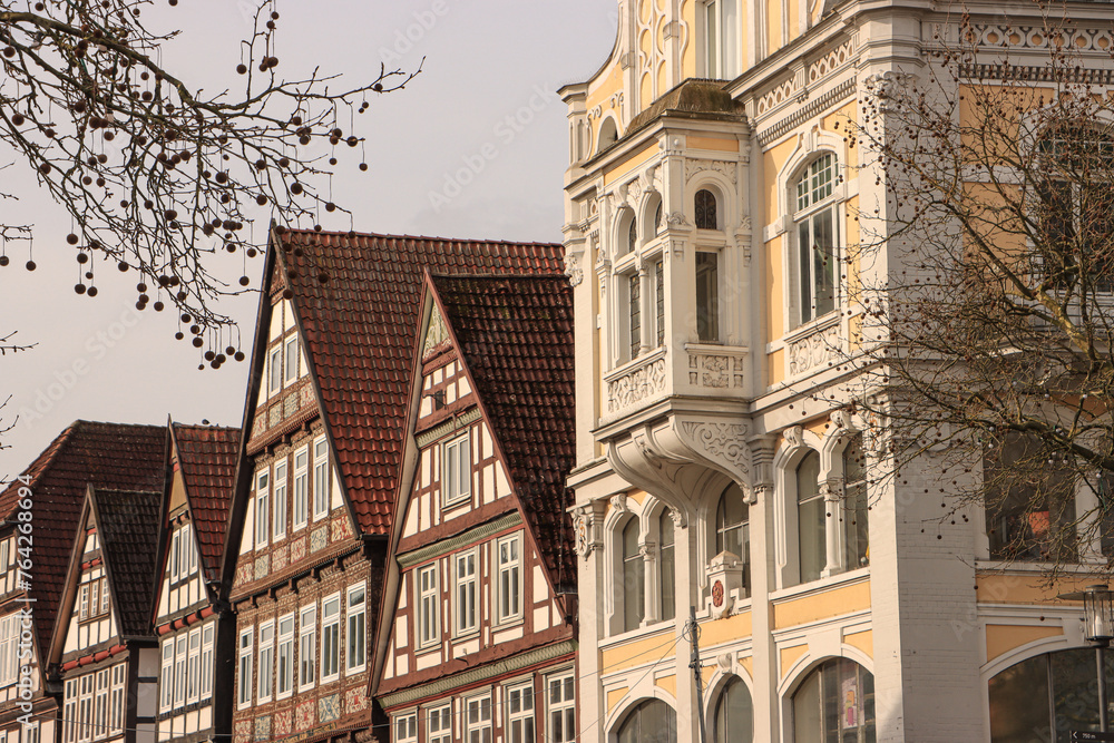 Blickwinkel in der Langen Straße in Detmold; Fachwerkhäuser und Jugendstil