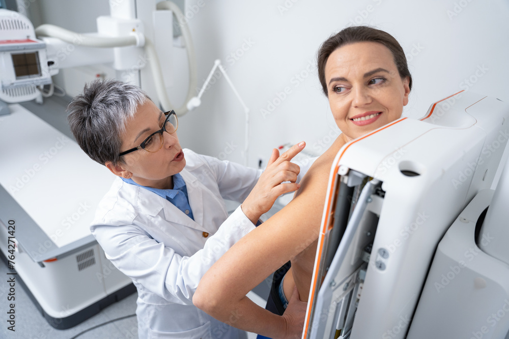 Obraz premium Patient Undergoing Diagnostic Examination in Clinic