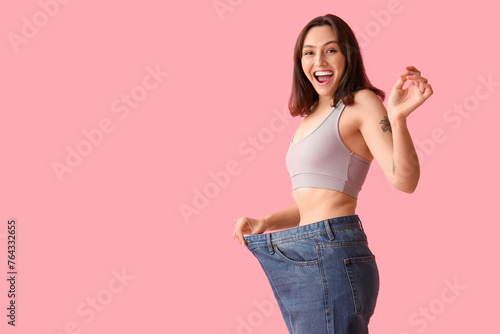 Beautiful young woman in lo...