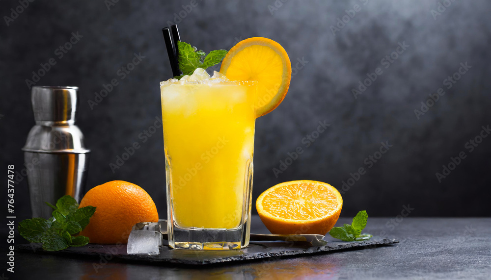 Fototapeta premium screwdriver drink on dark background