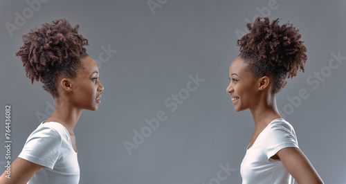Canvas Print Conversation of thoughts, contentment in twin portrayal