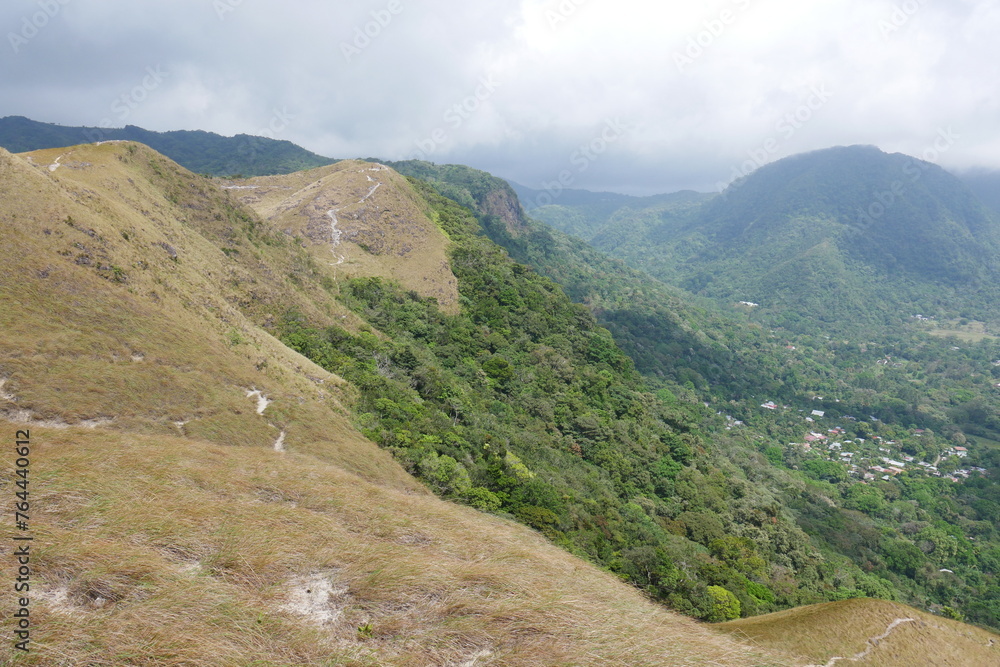 Berge am ehemaligen Kraterrand in El Valle de Antón in Panama