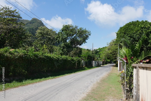 Straße in El Valle de Antón in der Caldera in den tropischen Bergen in Panama