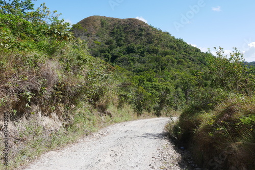 Stra  e bei El Valle de Ant  n in der Caldera in den tropischen Bergen in Panama