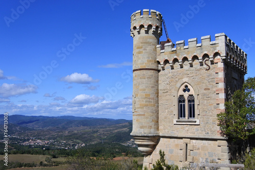 Fernsicht und die Burg in Rennes-le-Château