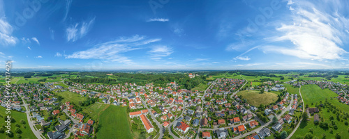 Der Erholungsort Waldburg im württembergischen Allgäu aus der Luft, 360 Grad Rundblick