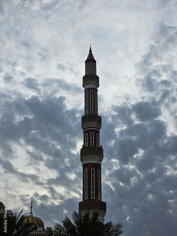 Obraz premium minaret of mosque in Dubai, UAE. 