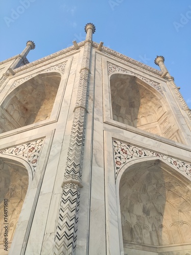 Gros plan du Taj Mahal, de sa beauté architecturale musulmane et de ses mosaïques, splendeur indienne, visite merveille du monde et monument, symétrique, amour éternelle, symbole religion photo