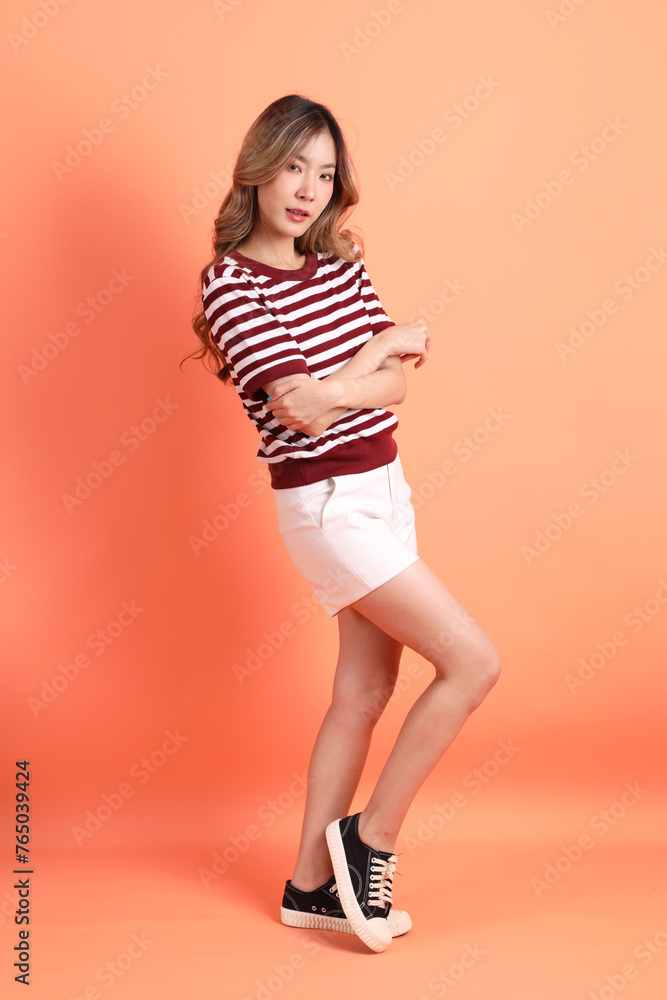20s Asian woman 20s Asian woman