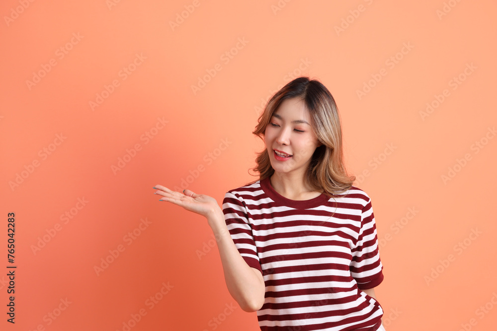20s Asian woman 20s Asian woman