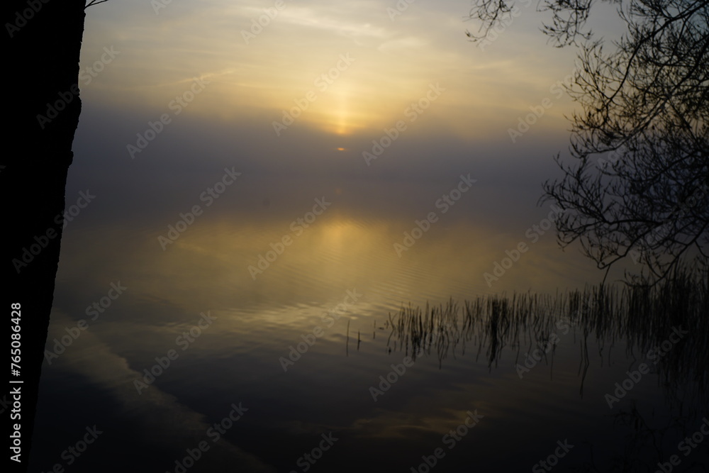 Naklejka premium Sonnenaufgang am Bornhorster See in Oldenburg, Deutschland. 