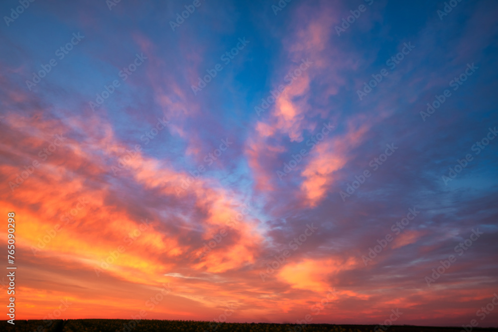 Fototapeta premium Majestic Sunset: Painting the Sky with Nature's Palette of Colors