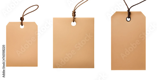 Conjunto de Etiqueta em papel kraft, cartão retangular de pepel marrom com cordão pendurado isolado em fundo transparente photo