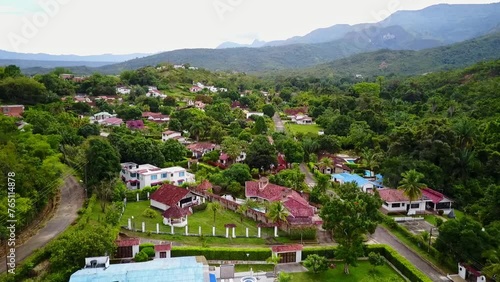 Paisaje aéreo de casas y naturaleza, entre montañas y muchos árboles tropicales en Melgar - Tolima, Colombia photo
