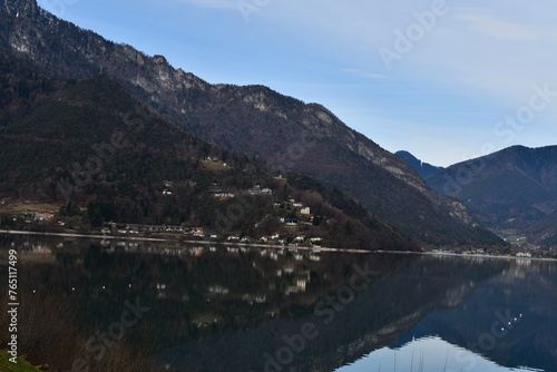 Sch  ne Landschaft am Ledrosee im Trentino