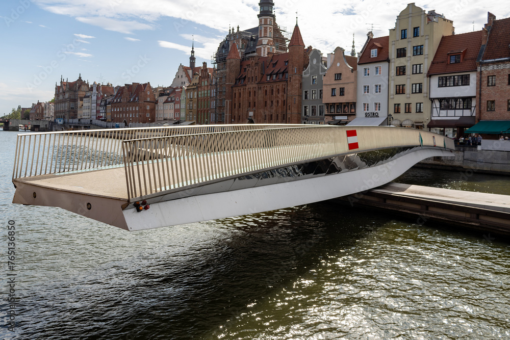 Most obrotowy w centrum Gdańska - obrazy, fototapety, plakaty 