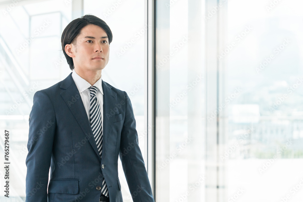 会社・オフィスに出勤・出社・通勤する若い男性アジア人ビジネスマン
会社・オフィスに出勤・出社・通勤する若い男性アジア人ビジネスマン