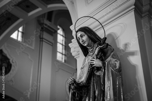 Statue of Mary in the church © Jakub Wąsowicz