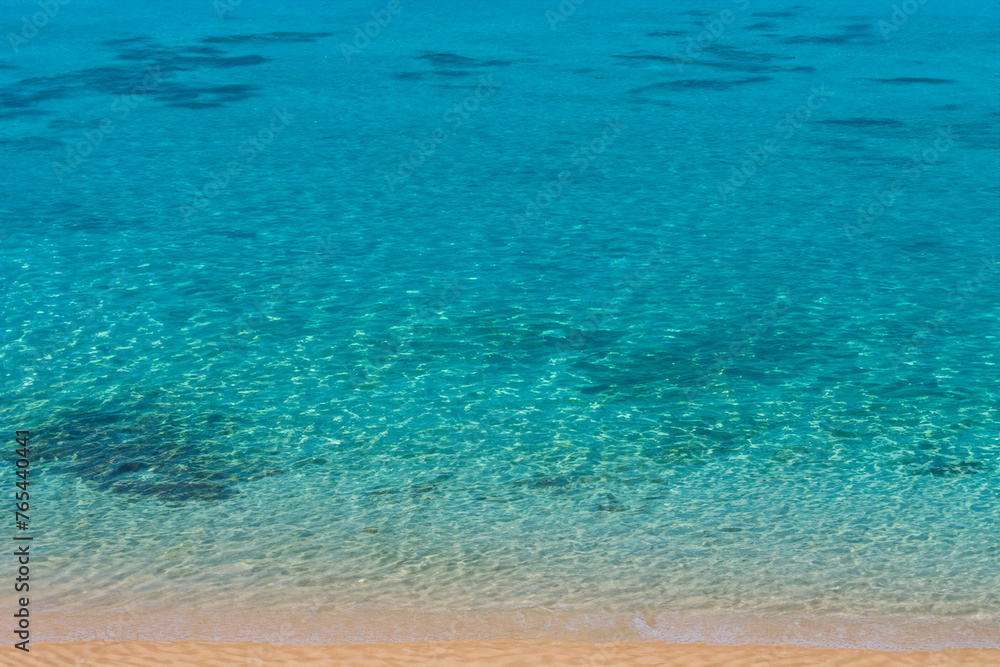 Fototapeta premium blue water and sand