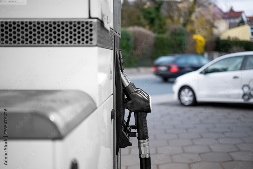 Tankstelle und PKW´s. Benzin und Diesel tanken Tankstelle und PKW´s. Benzin und Diesel tanken