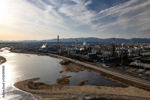 四日市コンビナート　磯津海岸からのドローンによる空撮 © Yusuke53
