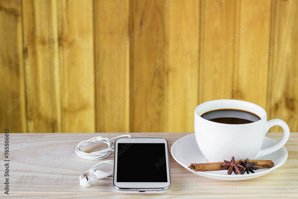 Obraz premium Smart phone and coffee on wooden table