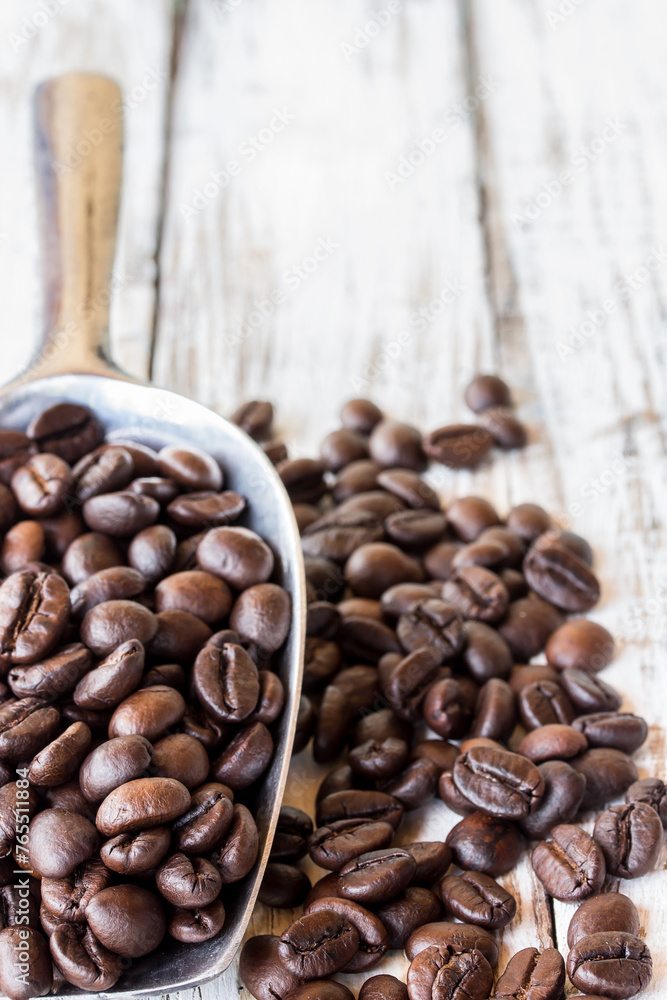 Fototapeta premium Big stainless steel scoop of coffee beans