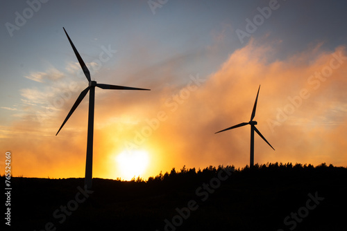 Windräder im Sonnenuntergang