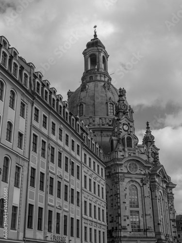 Dresden an der Elbe © Stephan Sühling
