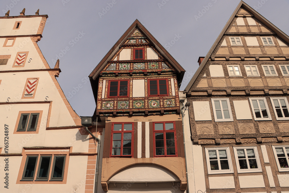 Lemgoer Fassaden; Häuserzeile in der Mittelstraße (links Haus Sonnenuhr)
