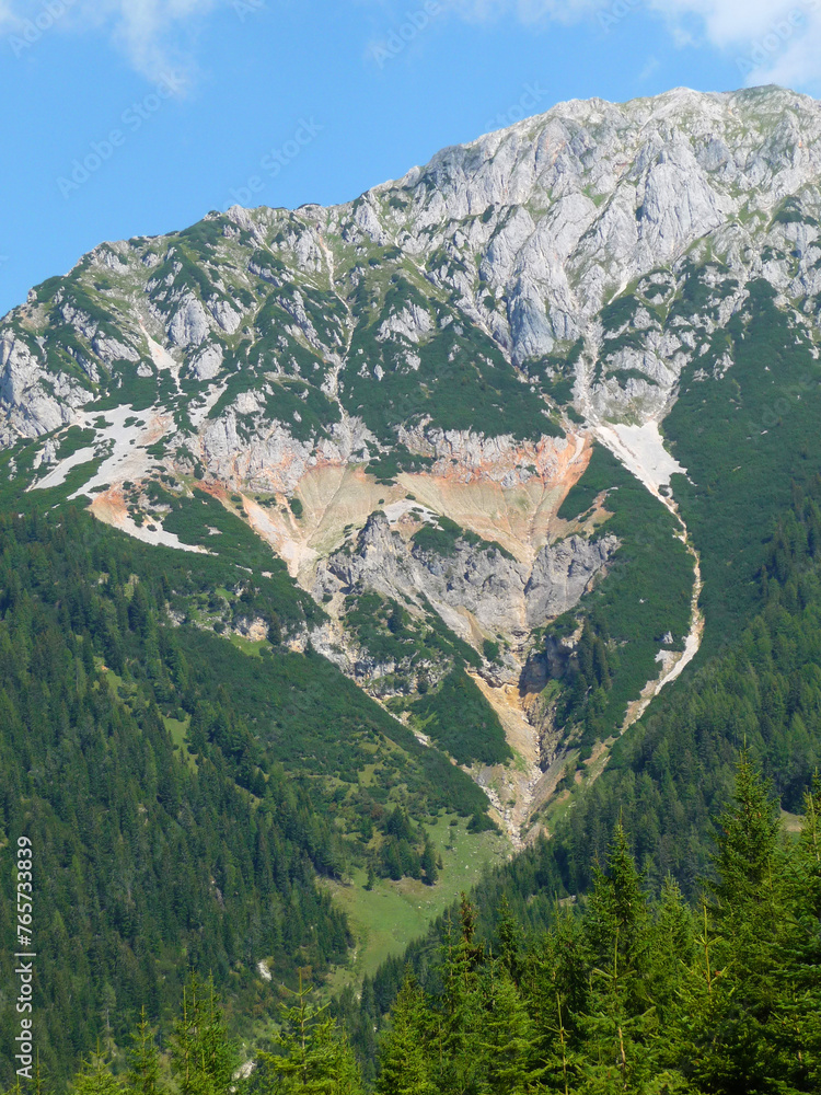 Der eisenhaltige Rötelstein in Salzburg.