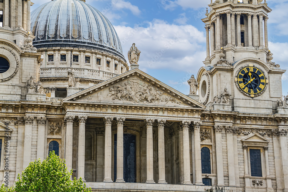 Obraz premium Famous St. Paul Cathedral in London, It sits at top of Ludgate Hill - highest point in City of London. Cathedral was built by Christopher Wren between 1675 and 1711. London, UK.