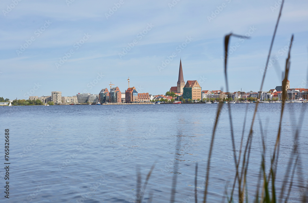 Blick auf die Hansestadt Rostock, Gehlsdorf, Mecklenburg-Vorpommern, Ostsee, Deutschland, Germany, Europa, Europe 