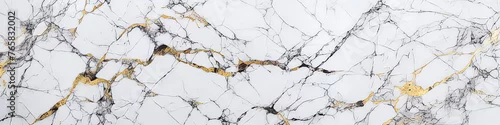 Panel kuchenny z motywem A white marble wall with gold accents. The wall is textured and has a natural look. The gold accents add a touch of luxury and elegance to the space
