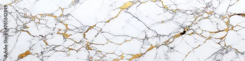 Panel kuchenny z motywem A white marble wall with gold accents. The wall is textured and has a natural look. The gold accents add a touch of luxury and elegance to the space