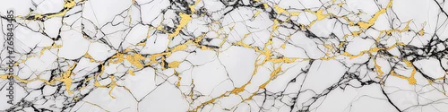 Panel kuchenny z motywem A white marble wall with gold accents. The wall is textured and has a natural look. The gold accents add a touch of luxury and elegance to the space