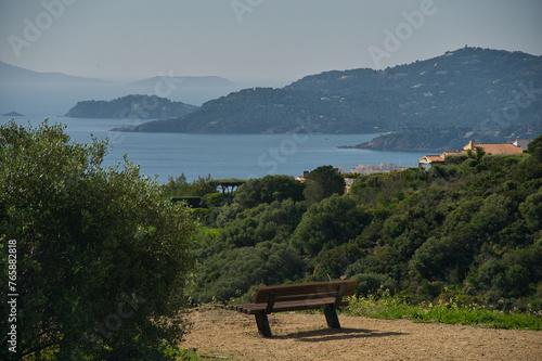 Chemin des cretes oberhalb von Lavandou in Südfrakreich photo