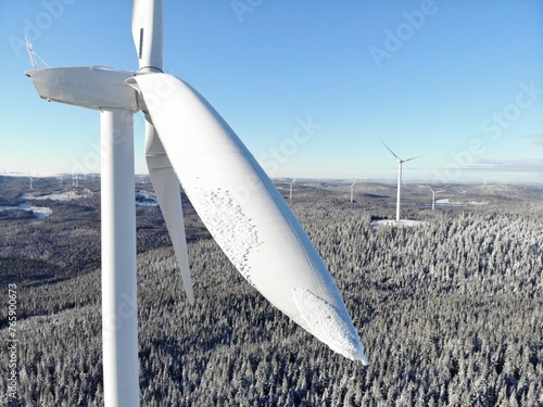 Éolienne hiver couché soleil 