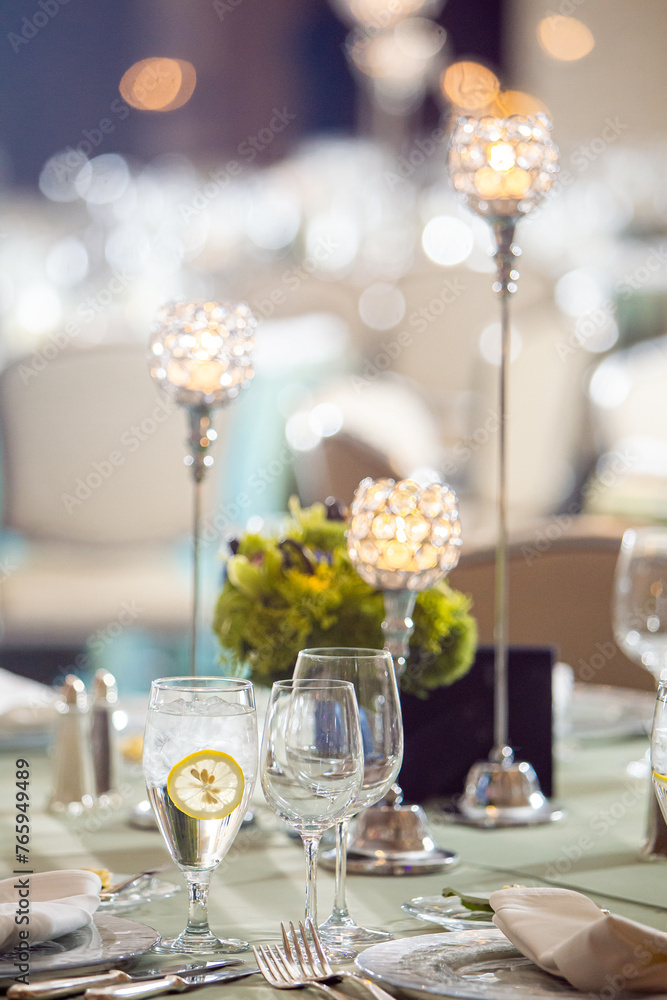 Elegant wedding reception table decor Elegant wedding reception table decor