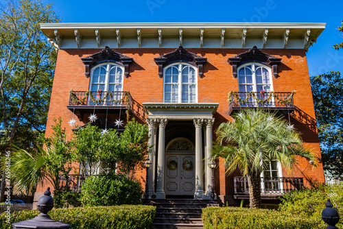 Tablou pe pânză The Mercer-Williams House With Christmas Decorations, Monterey Square, Savannah,