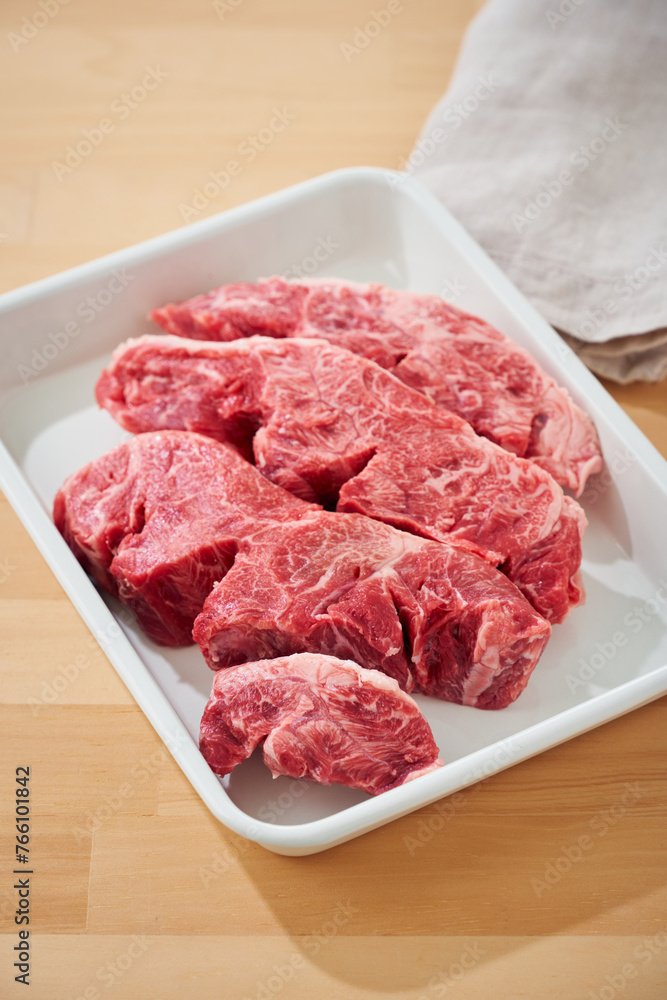 生の牛スネ肉 生の牛スネ肉