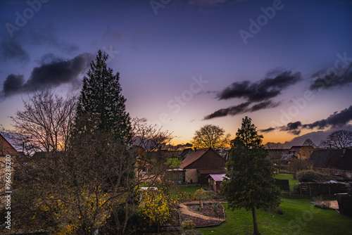 Coucher de soleil sur un village normand photo